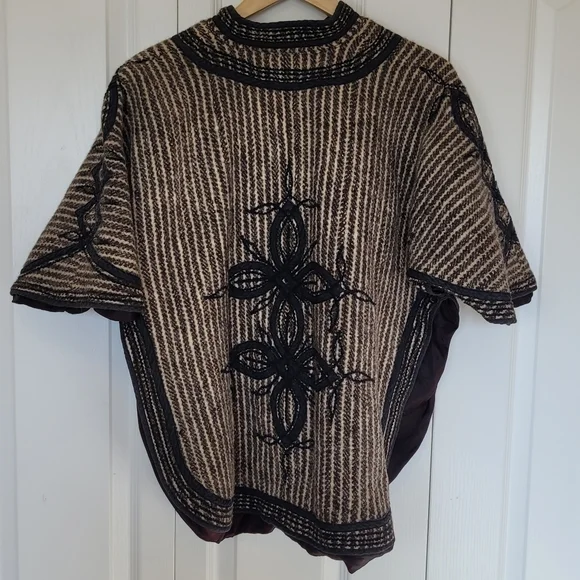 Vintage Lined Wool Cape - Picture 2 of 9